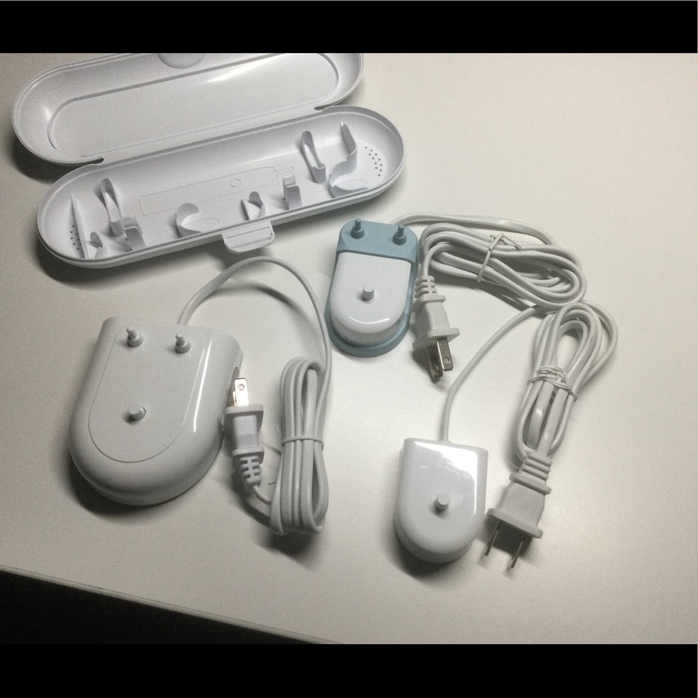 Phillips Sonicare Toothbrush Chargers &Travel Case